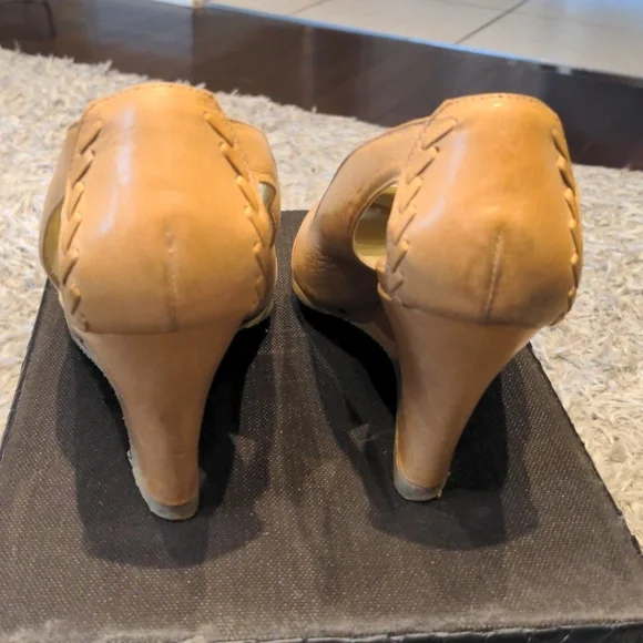 Heels - Picture 3 of 3